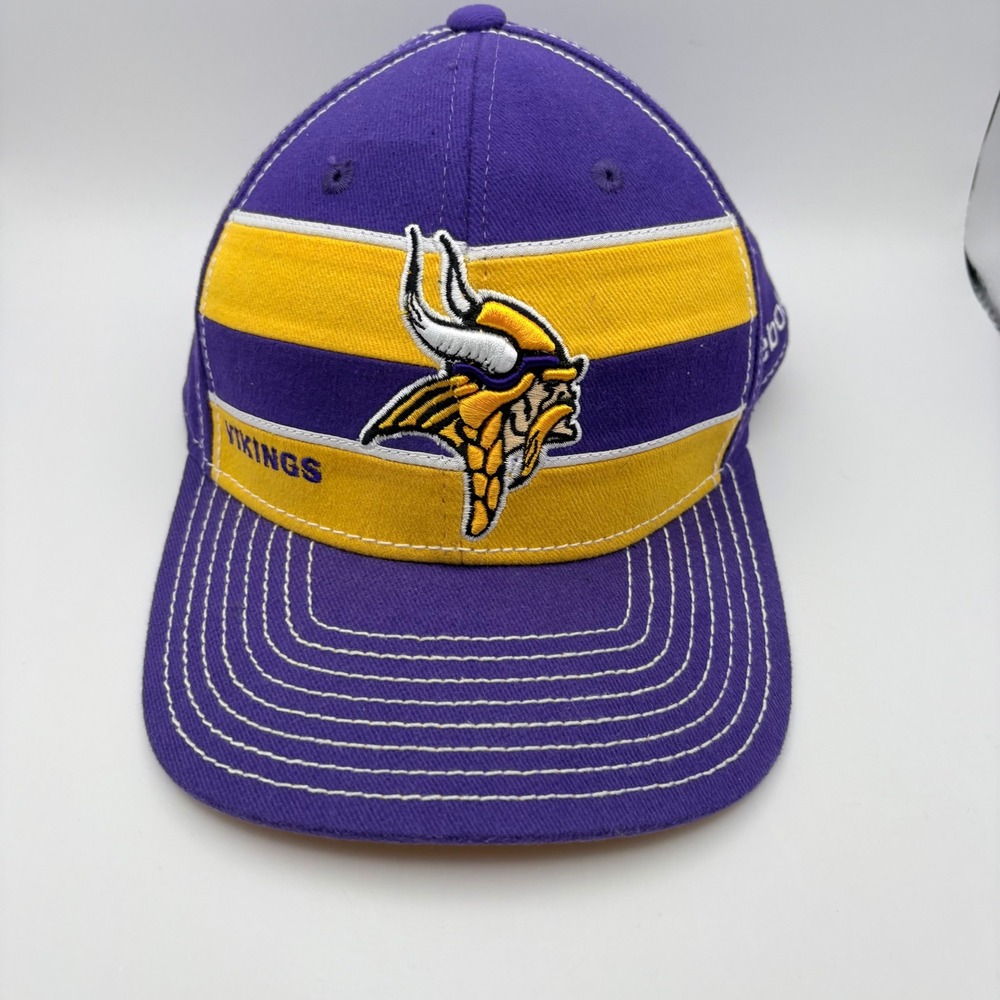 Reebok Mens S/M Hat Purple Minnesota Vikings NFL Onfield Equipment